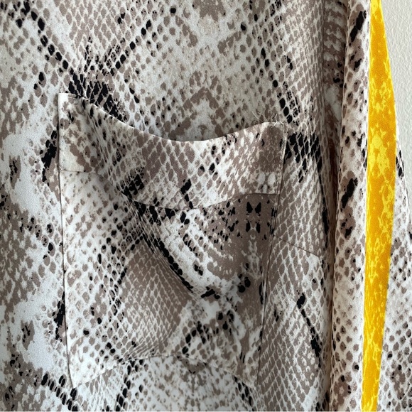 Apt. 9 Women's Snakeskin Print Button-Up Shirt with Yellow Accents Size XL - Picture 7 of 13